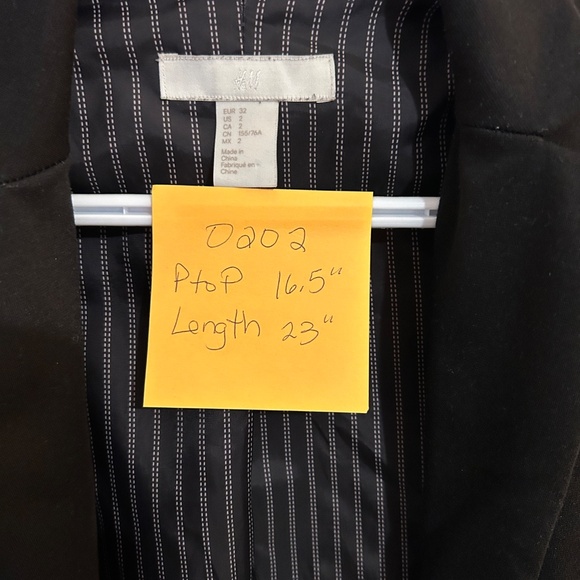 H&M Size 2 Fitted Black Blazer - Picture 2 of 9